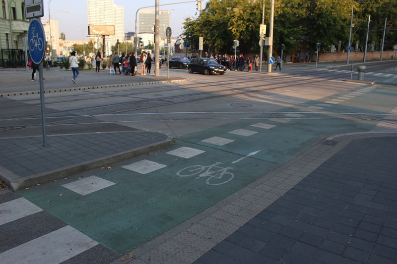 Súbor:Cyklocesticka-pri-smerovom-ostrovceku-1.jpg.JPG